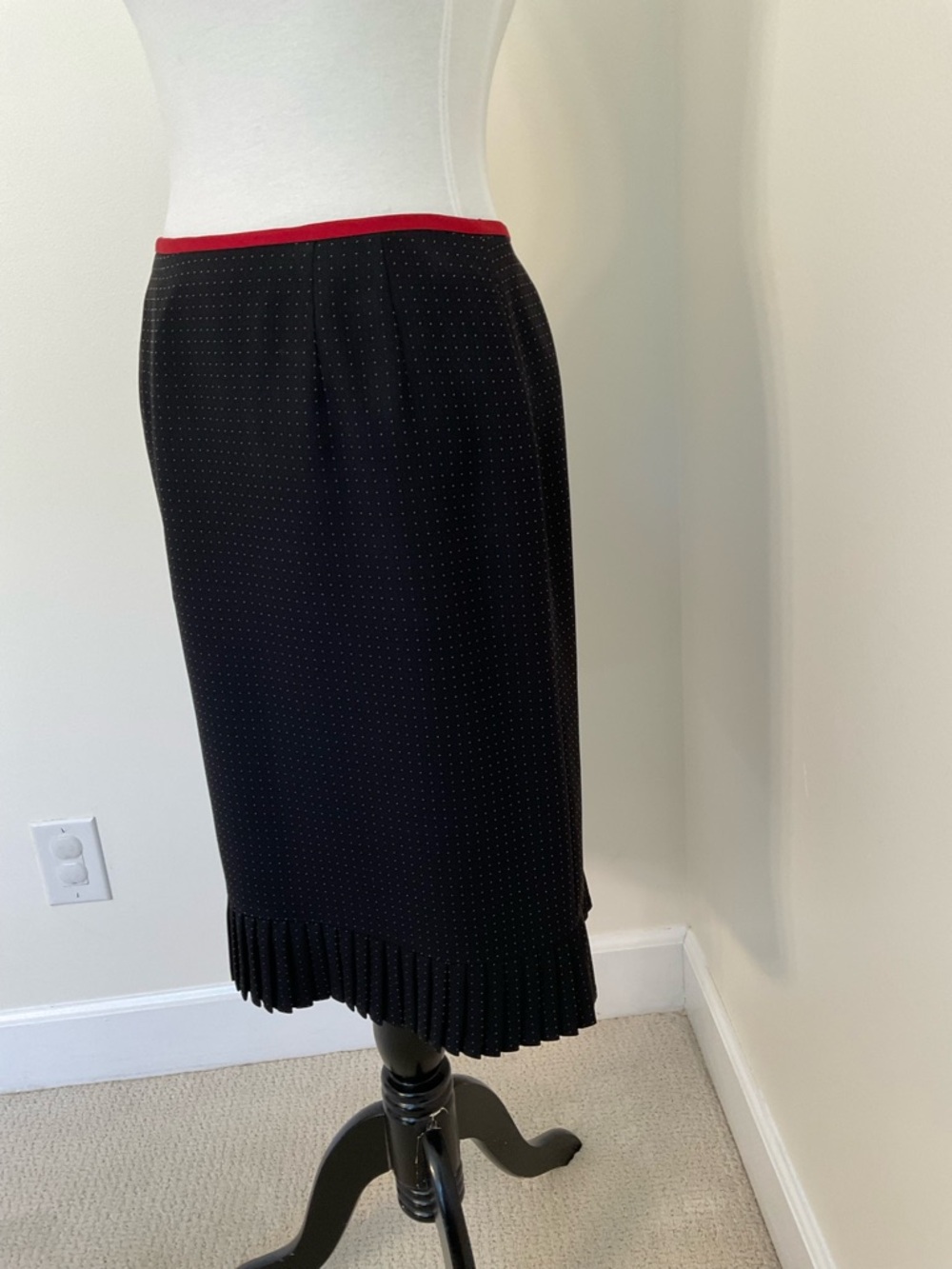 Kasper Petite 2-Piece Tailored Blazer And Skirt Set - Picture 10 of 14